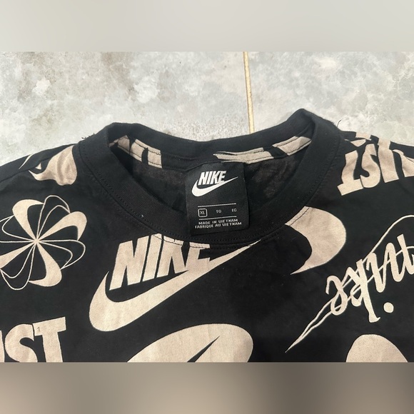 Nike Black Graphic Crop Tee - Picture 5 of 9